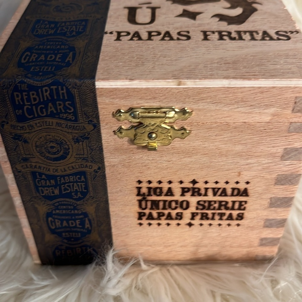 Papas Fritas cigar box. No cigars. Box only. - Picture 2 of 7